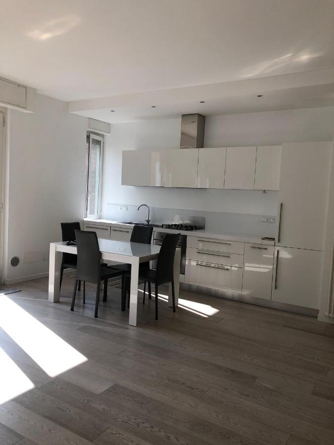 Bright & Spacious Apartment Near Navigli - Ponti Milano Eksteriør billede