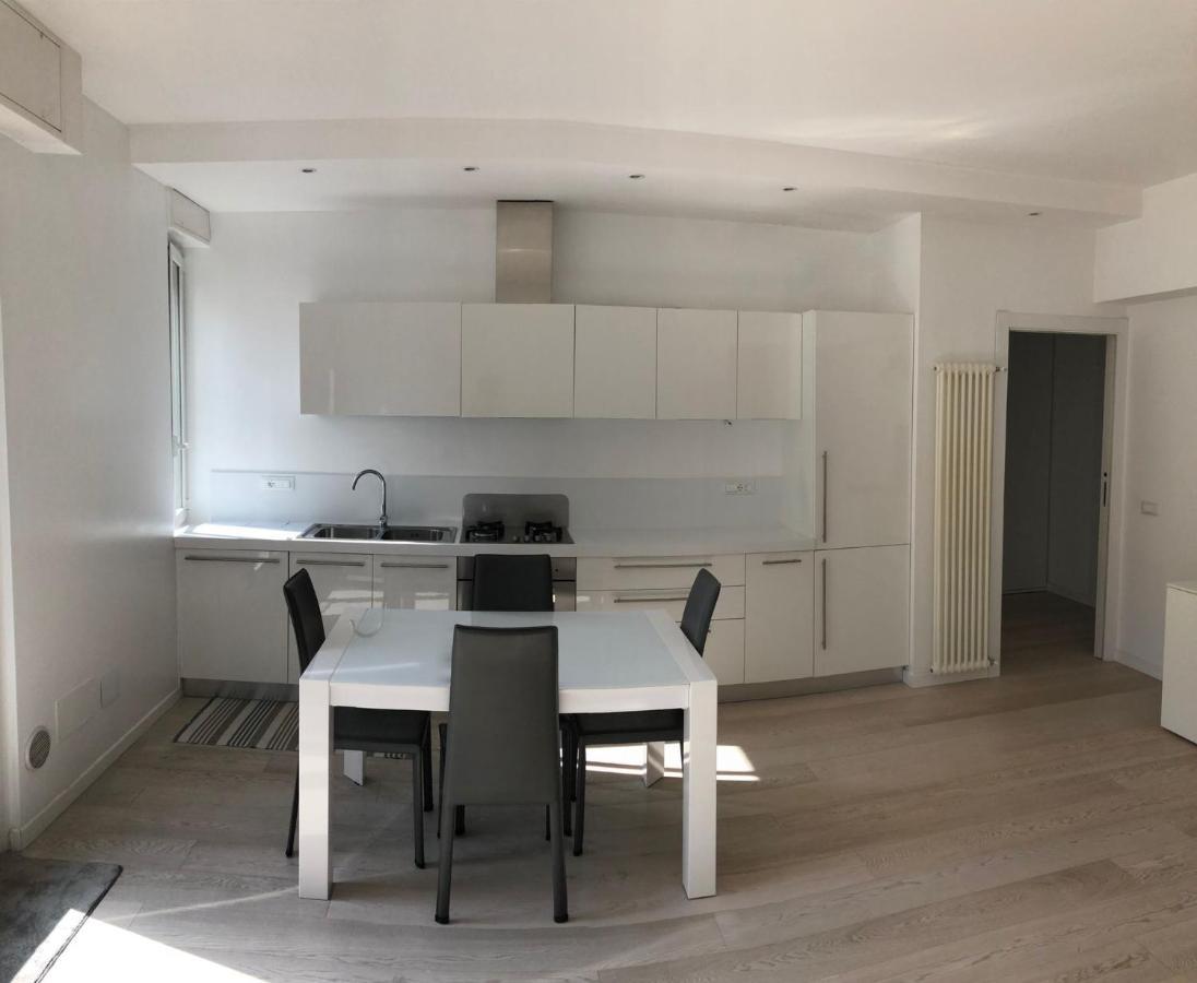 Bright & Spacious Apartment Near Navigli - Ponti Milano Eksteriør billede